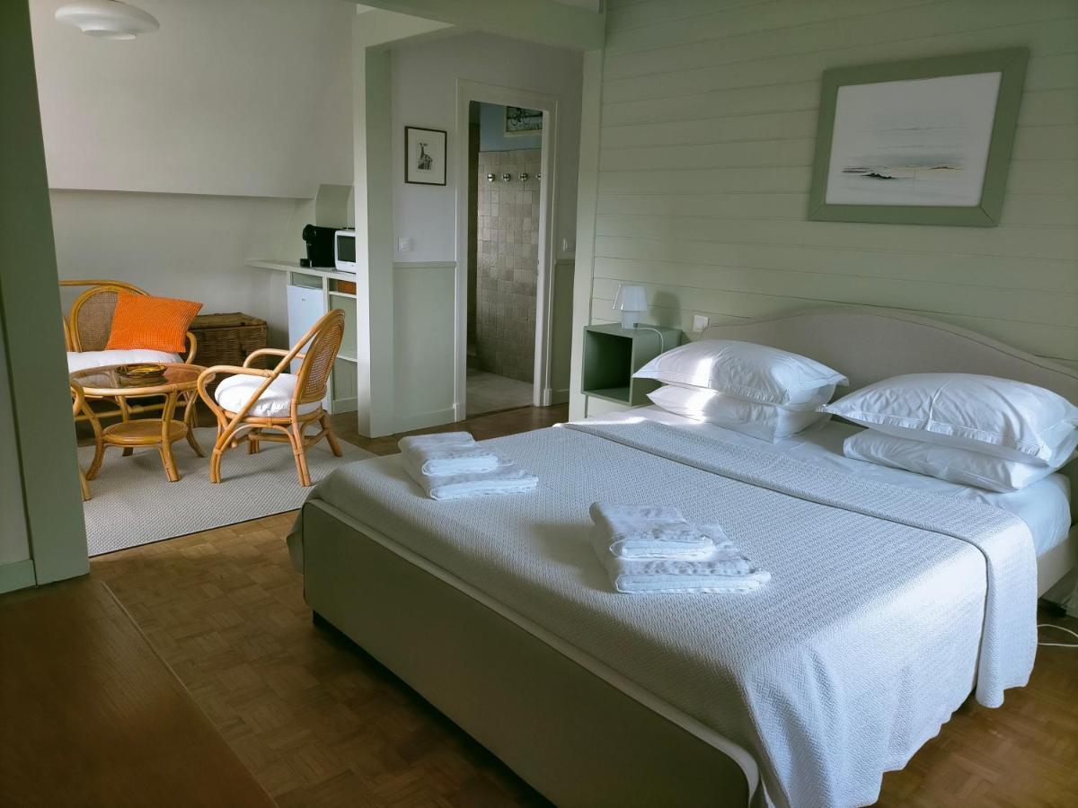 La Néo Bretonne Bed & Breakfast *